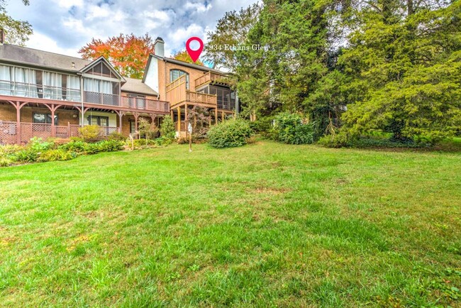 Building Photo - Gorgeous, multi-level condo!