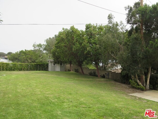 Building Photo - 7012 Birdview Ave