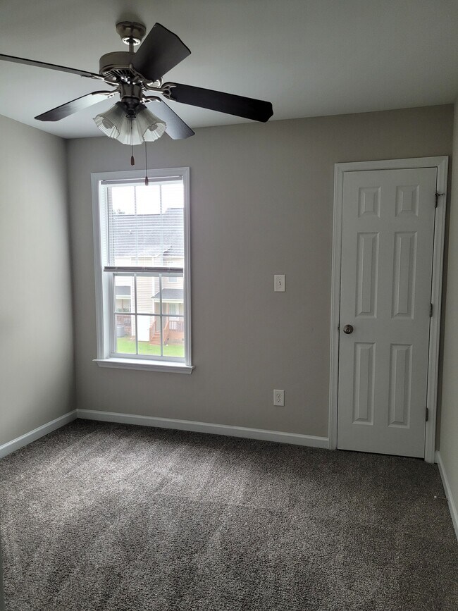 Building Photo - 117 Gatwick Ct