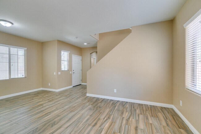 Building Photo - GORGEOUS 2 STORY HOME*4 BEDROOMS*TONS OF UPGRADES*STAINLESS STEEL APPLIANCES*