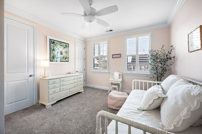 Building Photo - 1043 Calico St