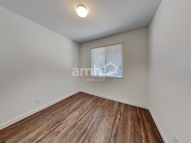 Building Photo - 4137 S 105th Dr