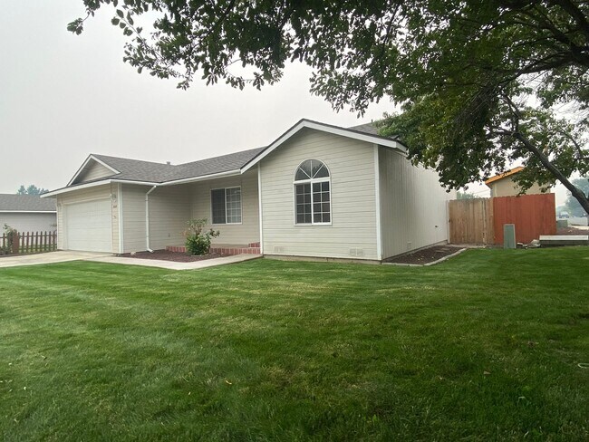 Building Photo - 3 Bedroom 2 Bathroom Home for Rent!