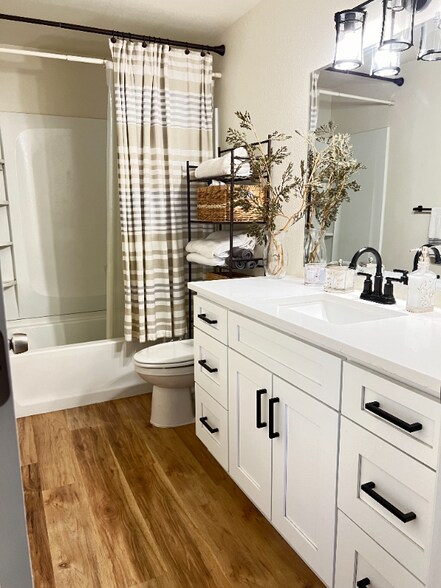 Building Photo - 10022 Farwest Dr SW