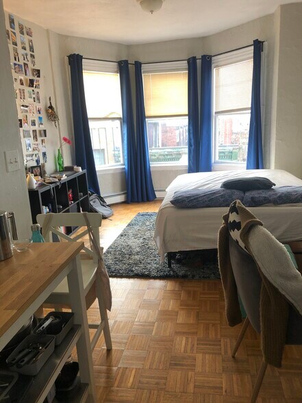 Building Photo - 42 Anderson St