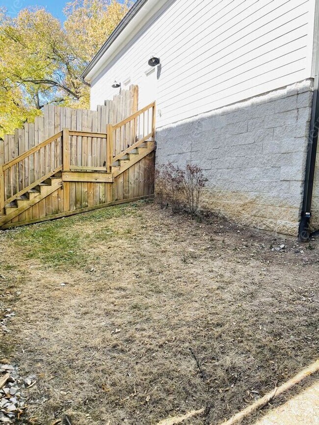 Building Photo - 1004 Wade Ave