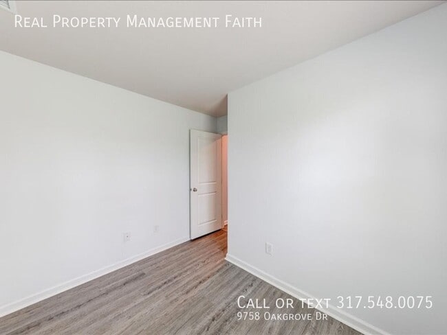 Building Photo - 9758 Oak Grove Dr