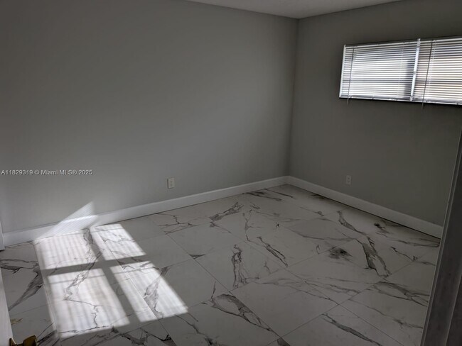 Building Photo - 6201 SW 37th St