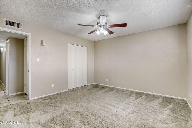 Building Photo - 921 E Campus Dr