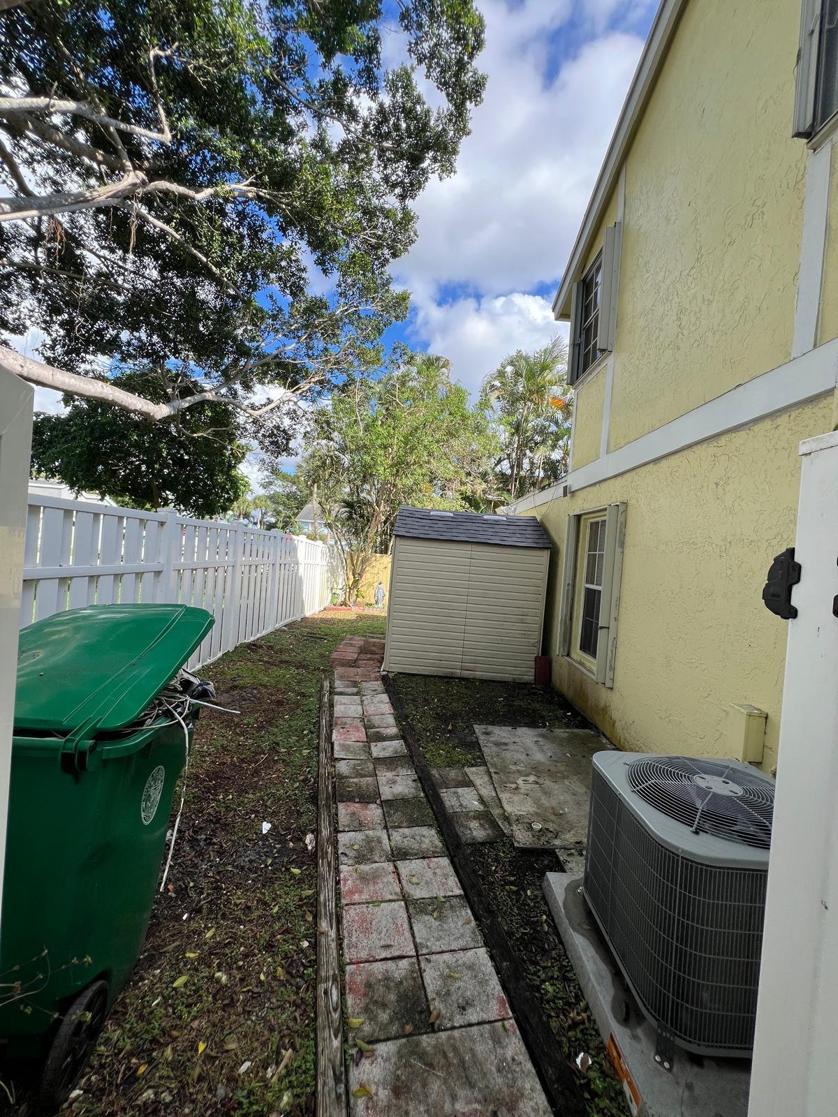 Building Photo - 1060 SW 111th Way