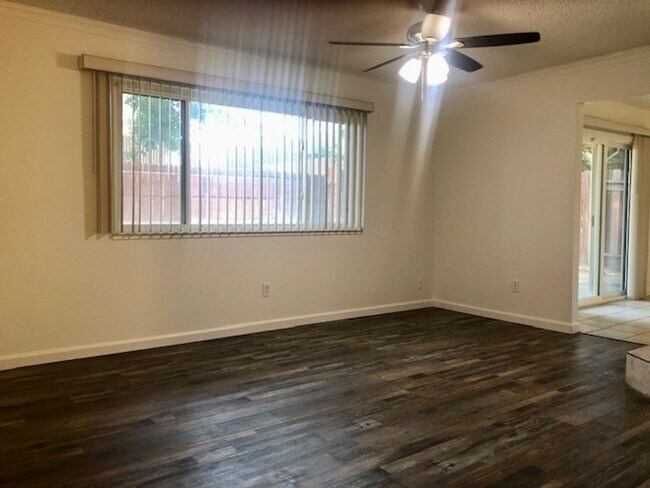 Building Photo - Nice 4 bedroom, 2 bathroom home in Citrus Heights