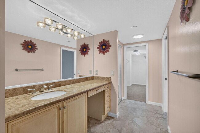 Building Photo - 4000 N Ocean Dr
