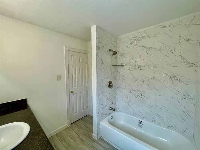 Building Photo - 5375 Little John Ln