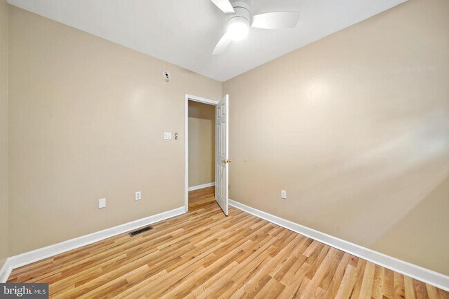 Building Photo - 926 E Passyunk Ave