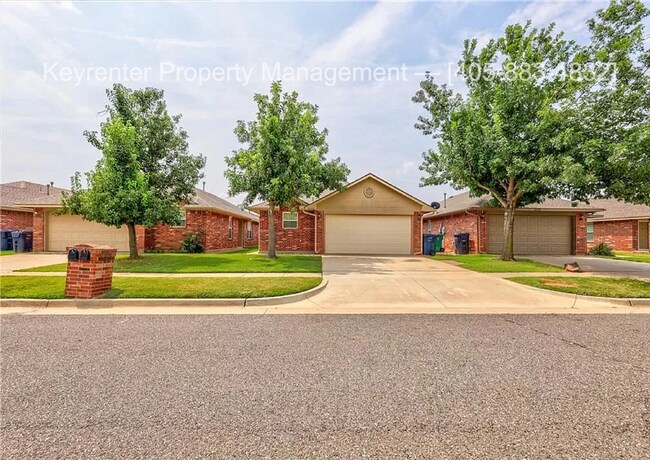 Building Photo - Gorgeous 3 bedroom 2 Bath and 2 Car Home in the Heart of Yukon