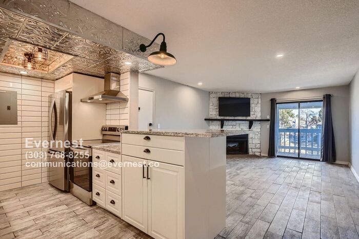 Building Photo - 8335 Fairmount Dr