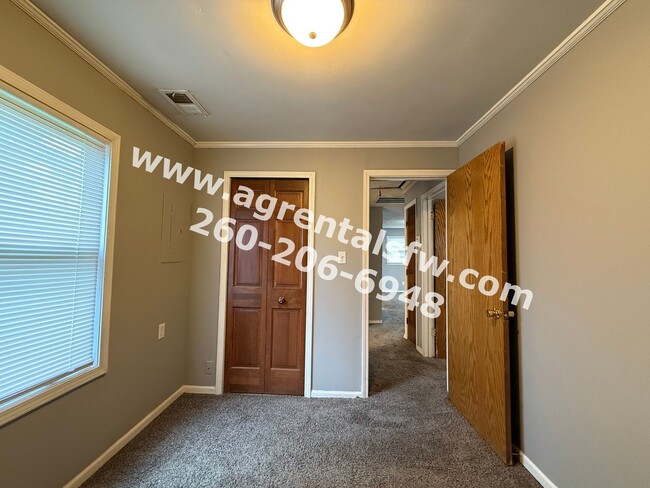 Building Photo - 2 Bedroom House