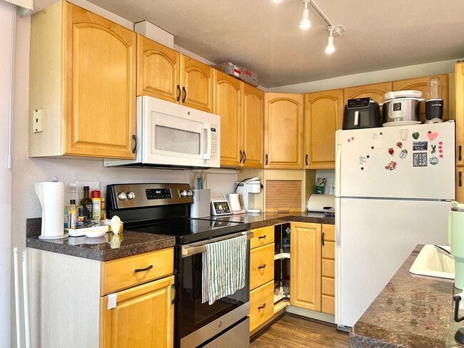 Building Photo - Mid-Century Gem in Kirkland’s Everest Park