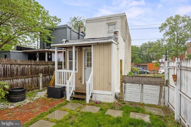 Building Photo - 418 Vine St