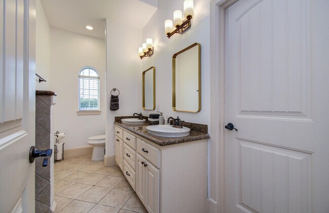 Building Photo - 1204 E 29th St