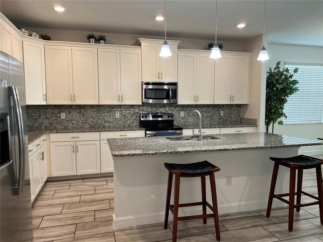 Building Photo - 4715 Sleepy Hollow Dr
