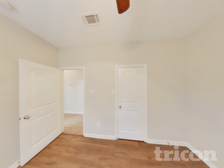 Building Photo - 12220 Hunters Crossing Ln