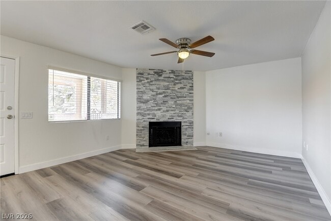 Building Photo - 853 Rock Springs Dr