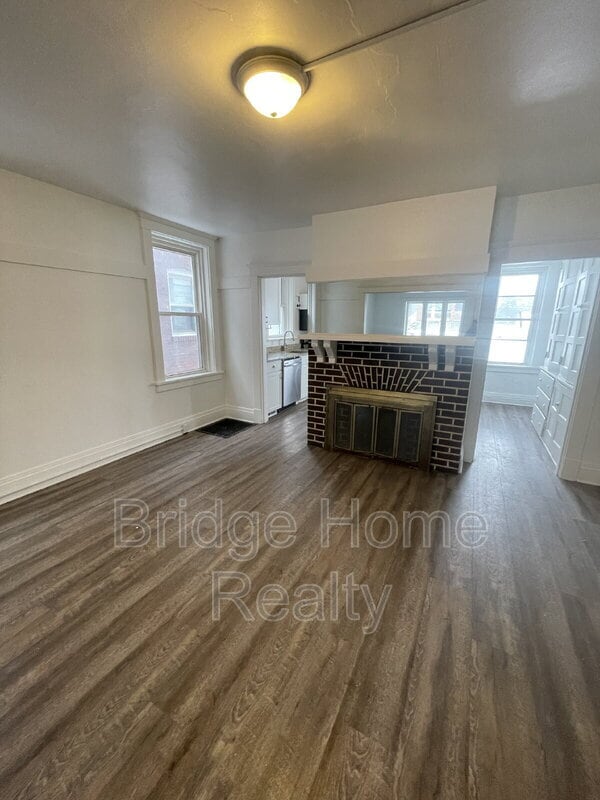 Building Photo - 136 S Spring Ave