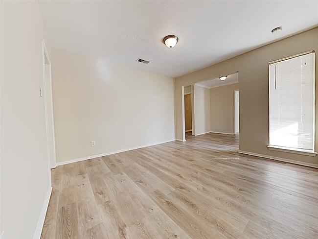 Building Photo - 6511 Grey Oaks Dr