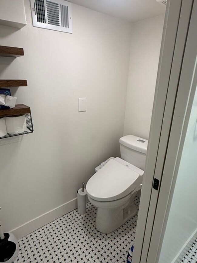 Building Photo - 1053 W 500 N