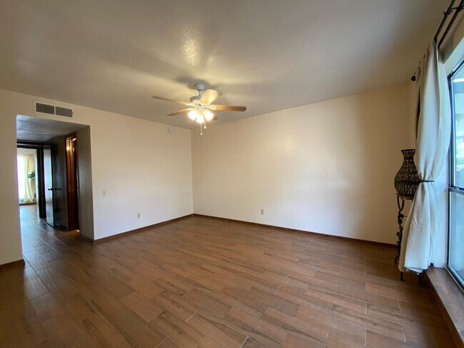 Building Photo - 215 Mulberry Ave