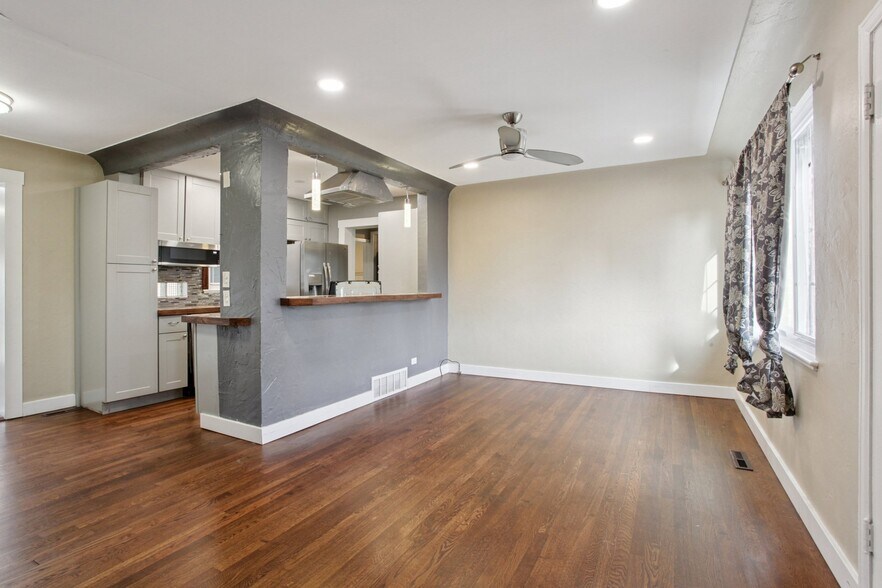 Building Photo - 2625 Newport St