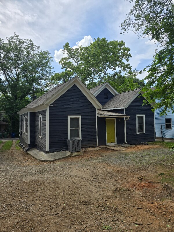 Building Photo - 1007 Curran St NW