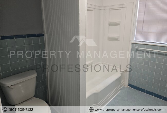 Building Photo - 2871 Fairhill Dr