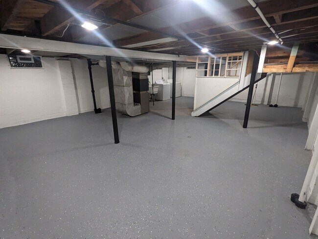 Building Photo - 1261 E Chesterfield St