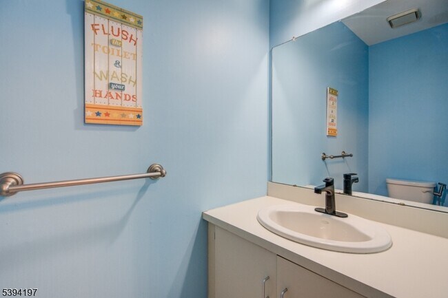 Building Photo - 75 Pear Tree Ln