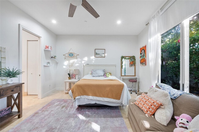 Building Photo - 3266 NE 15th St