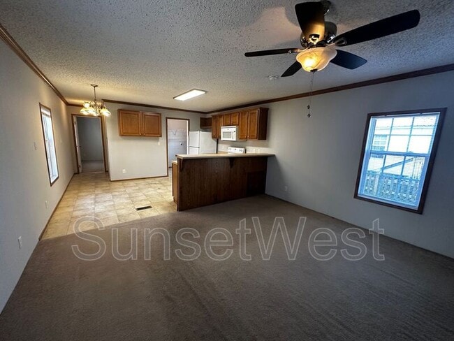 Building Photo - 613 Sunshine Dr