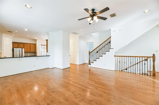 Building Photo - 1529 Rosewood St