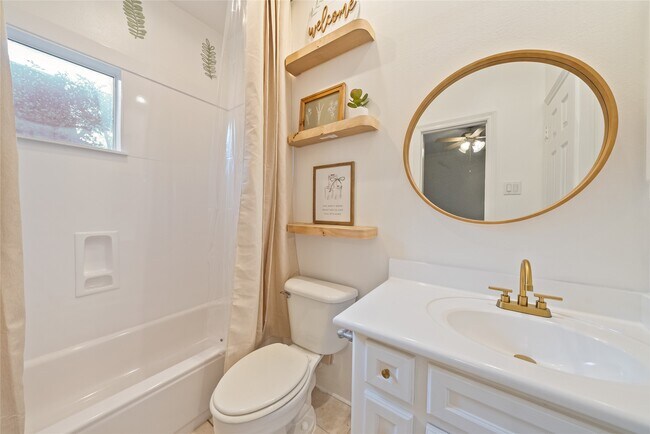 Building Photo - 1515 Hyde Park Blvd