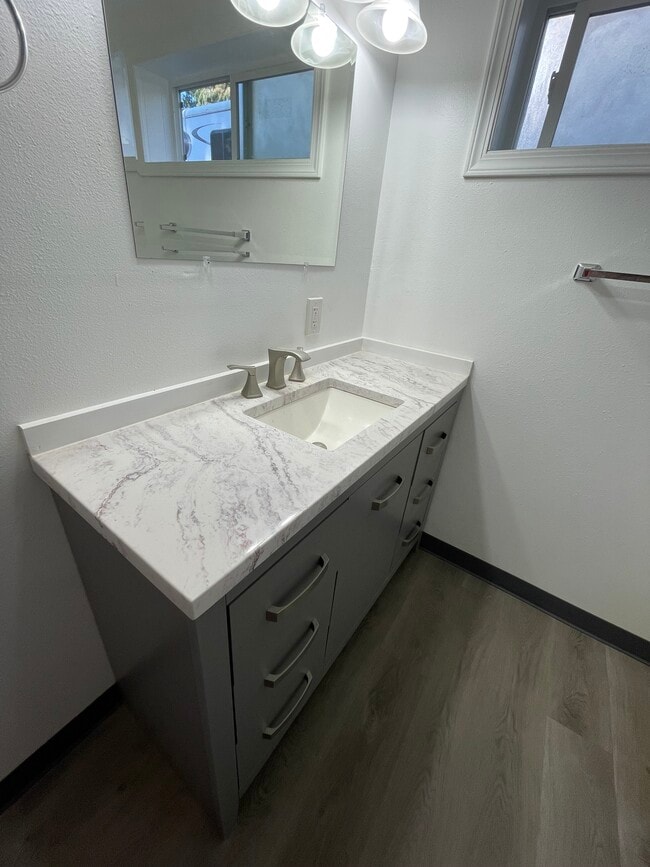 Building Photo - 5390 SW Main Ave