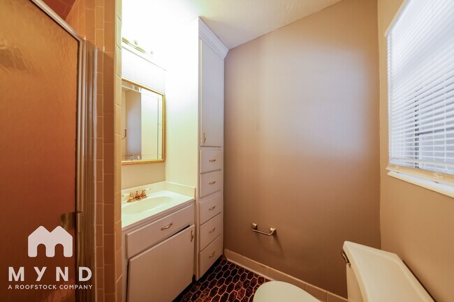 Building Photo - 5827 Dewey Heights Rd