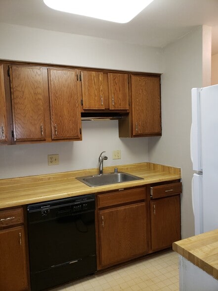 Kitchen - 401 Cheviot Chase
