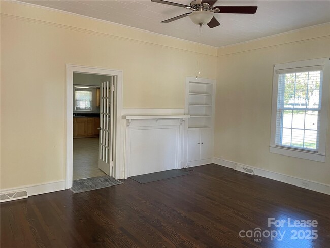 Building Photo - 312 Chestnut Ave