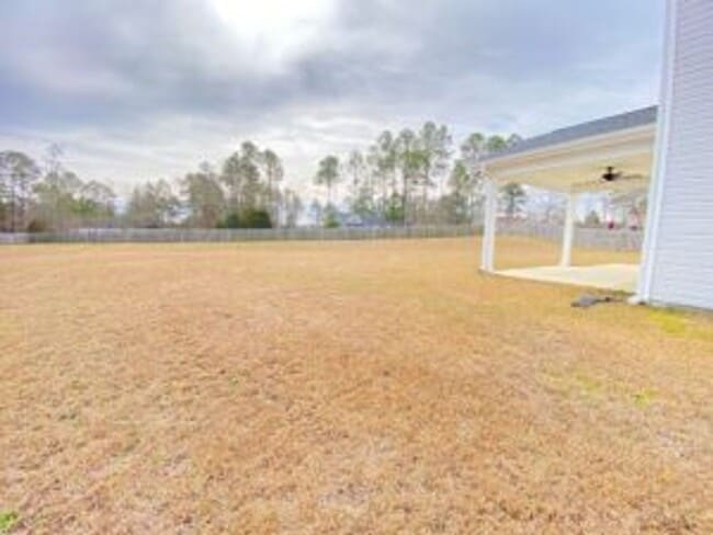Building Photo - Like New in Longview!
