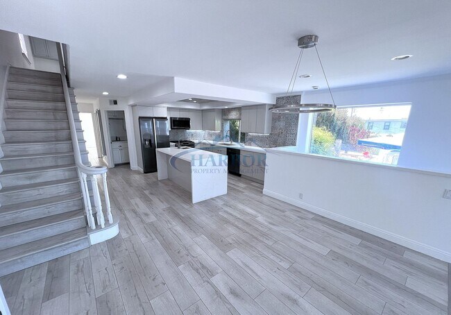 Building Photo - 3507 S Kerckhoff Ave