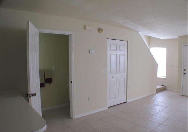 Building Photo - 5205 SW 97th Dr
