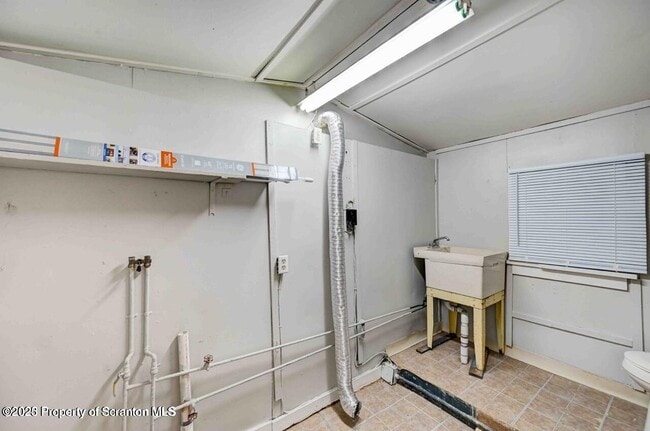 Building Photo - 1326 Winton St