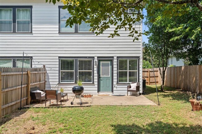 Building Photo - 3413 Blumie St