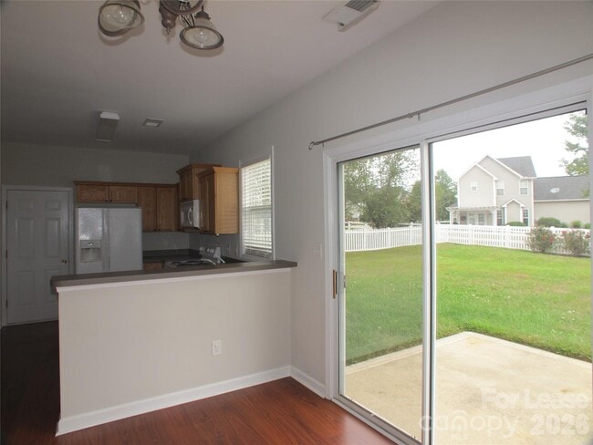 Building Photo - 2004 Magna Ln